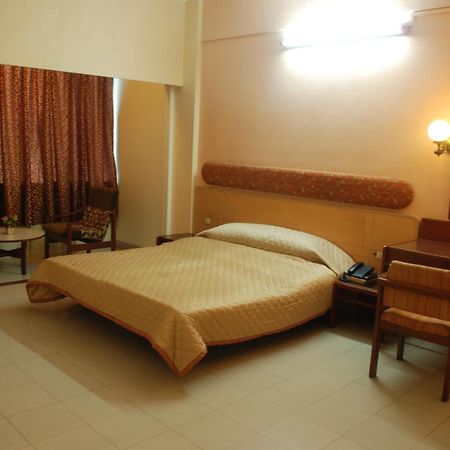 Hotel Raviraj Pune Zewnętrze zdjęcie