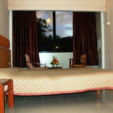 Hotel Raviraj Pune Zewnętrze zdjęcie