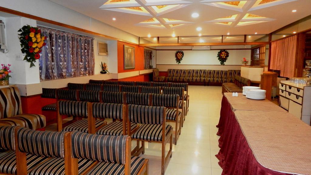 Hotel Raviraj Pune Zewnętrze zdjęcie