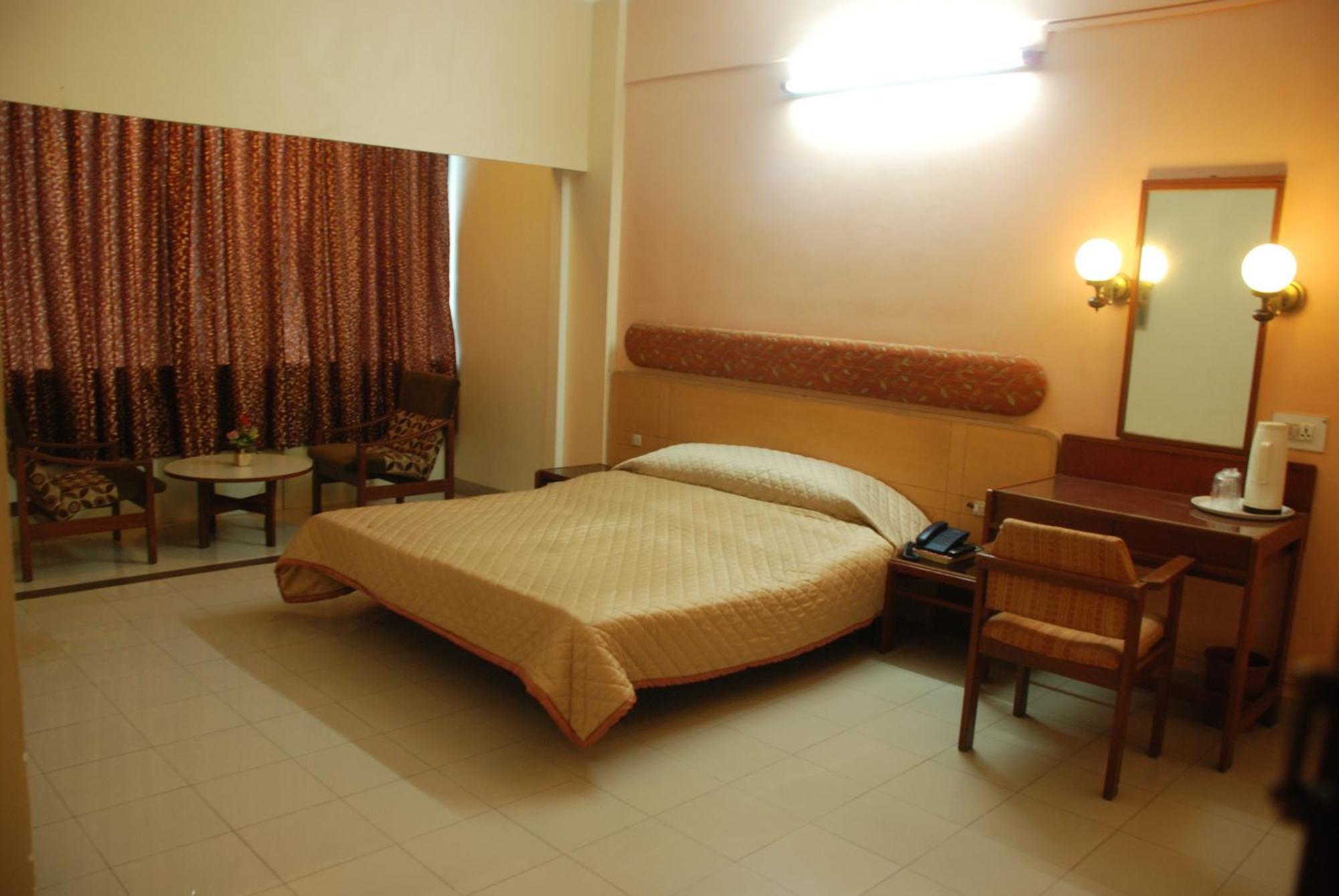 Hotel Raviraj Pune Zewnętrze zdjęcie
