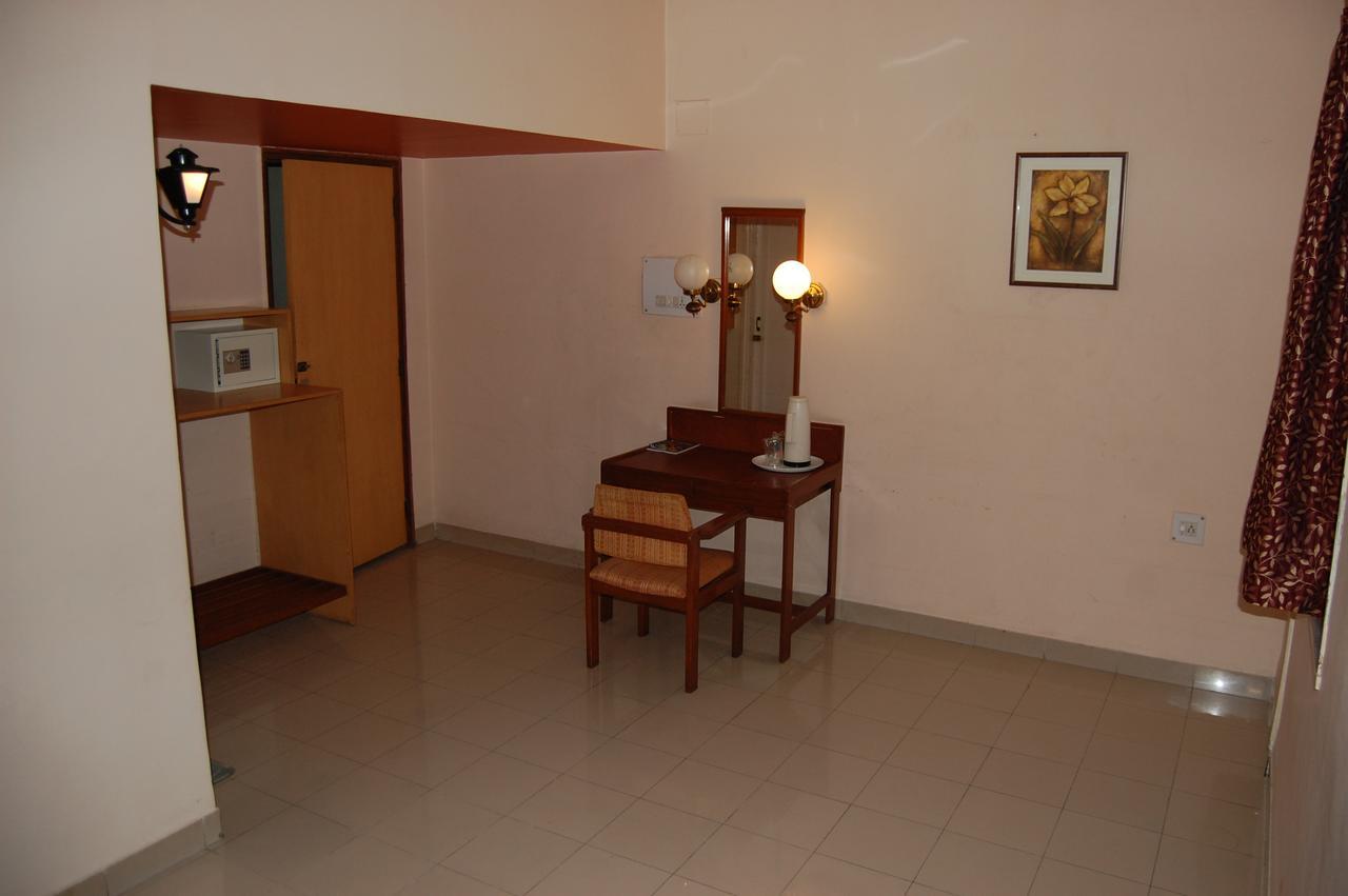 Hotel Raviraj Pune Zewnętrze zdjęcie