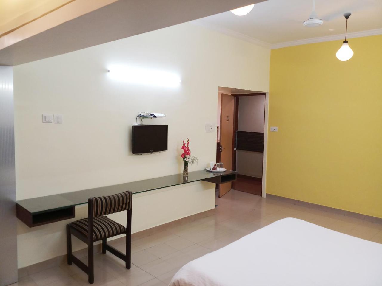 Hotel Raviraj Pune Zewnętrze zdjęcie
